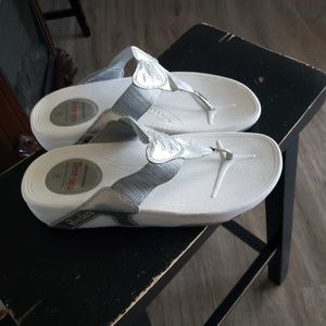 Sketchers sandals! So cute and COMFY! Size 9